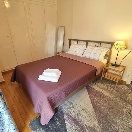 Cozy Apartment With Wrap Around Balcony Atene Esterno foto