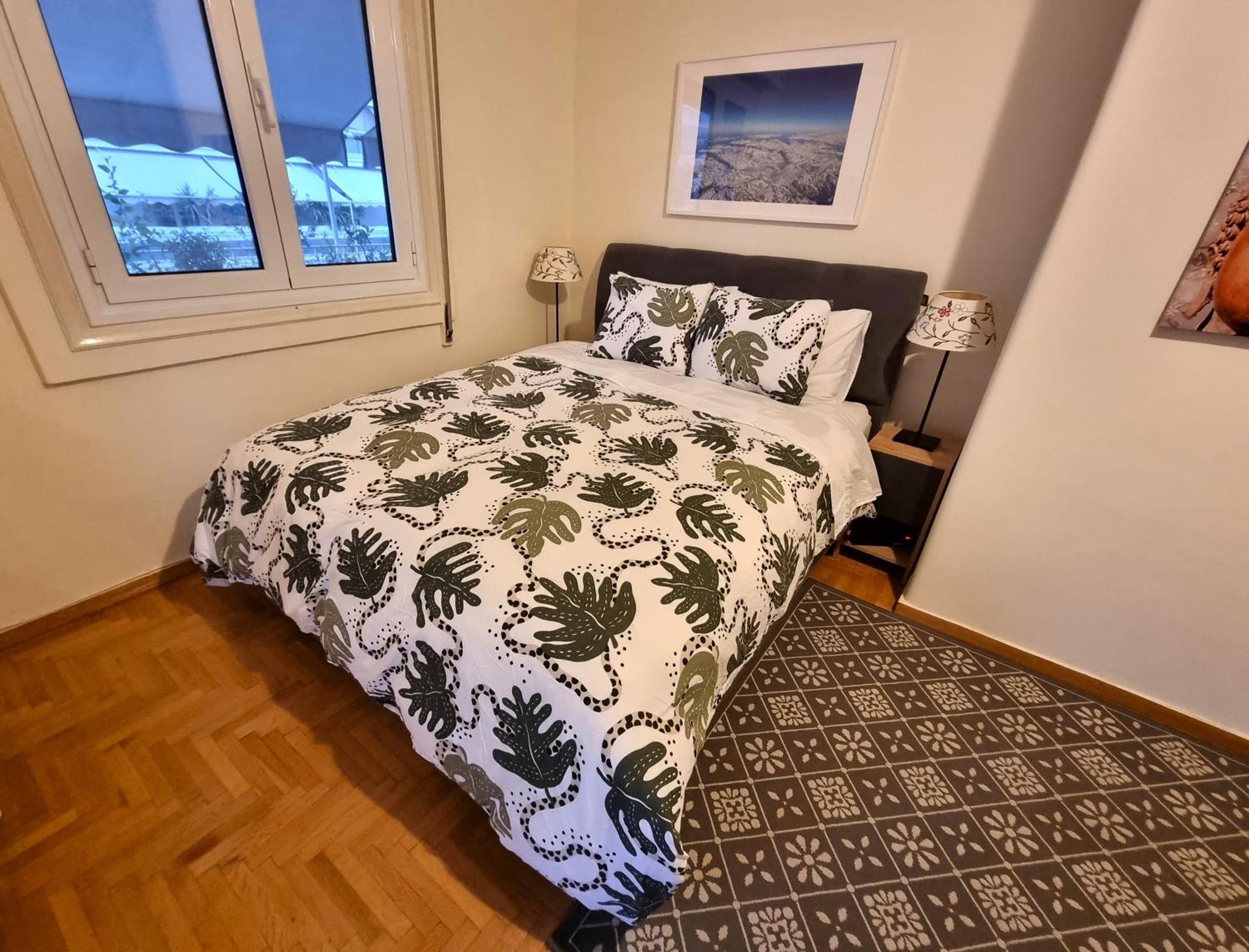Cozy Apartment With Wrap Around Balcony Atene Esterno foto